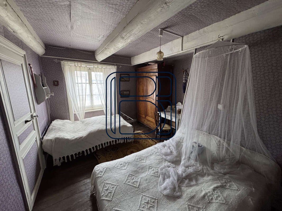 Maison à MARSAC-EN-LIVRADOIS