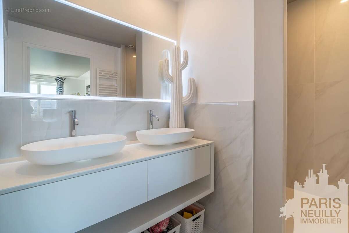Appartement à COURBEVOIE