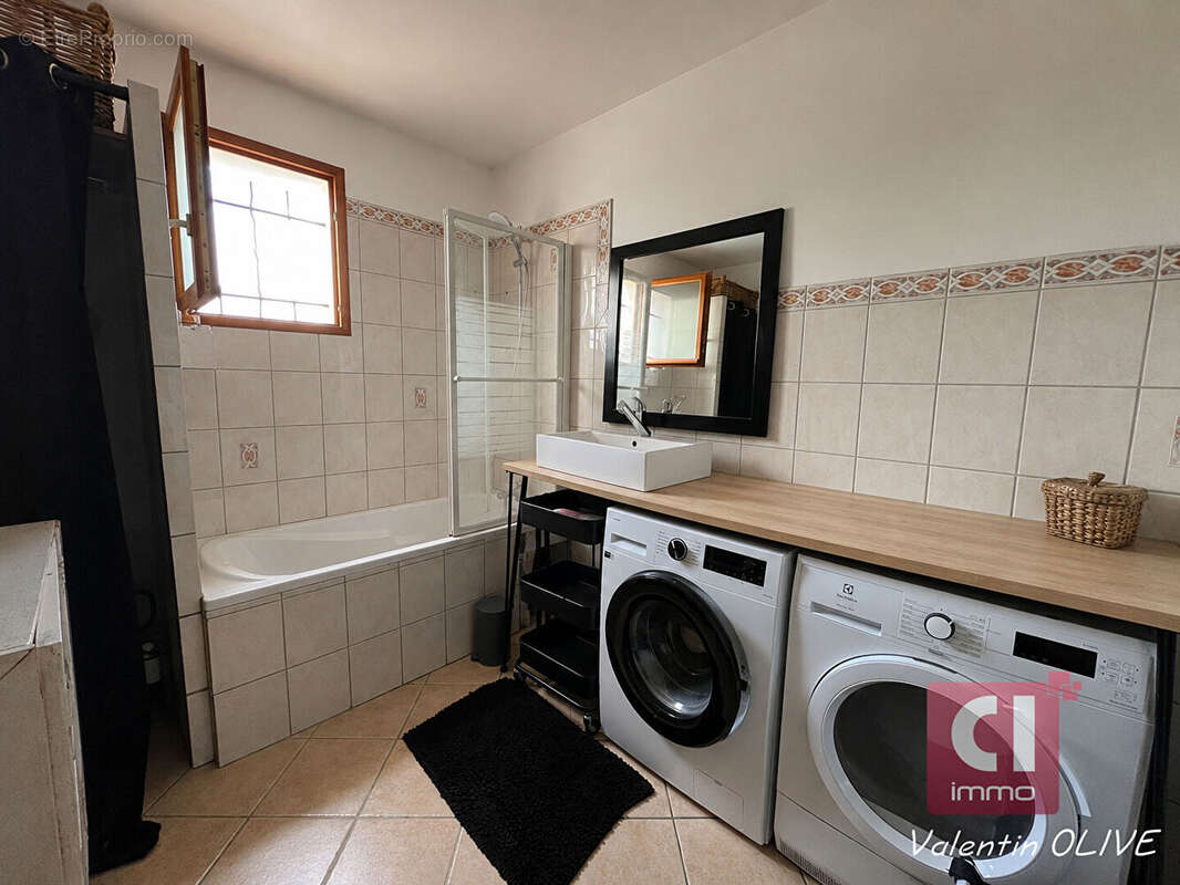 Maison plain-pied Type 7 de 135m² à Mazaugues - photo 9