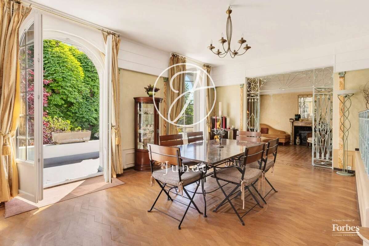 Maison à SURESNES