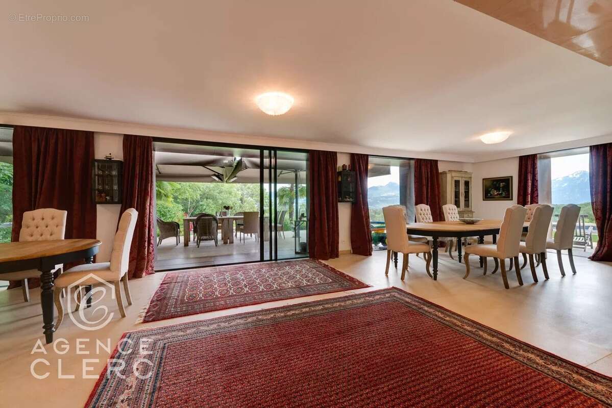 Maison à PERS-JUSSY