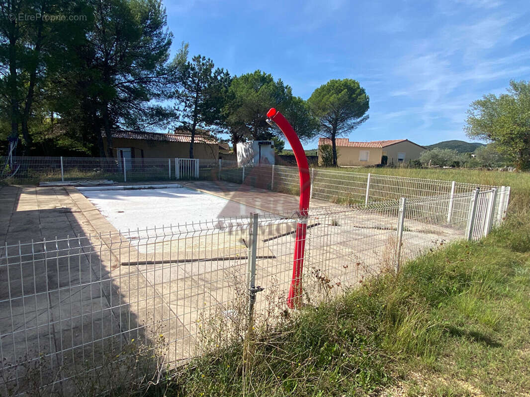 Terrain à SAINT-SAUVEUR-DE-CRUZIERES