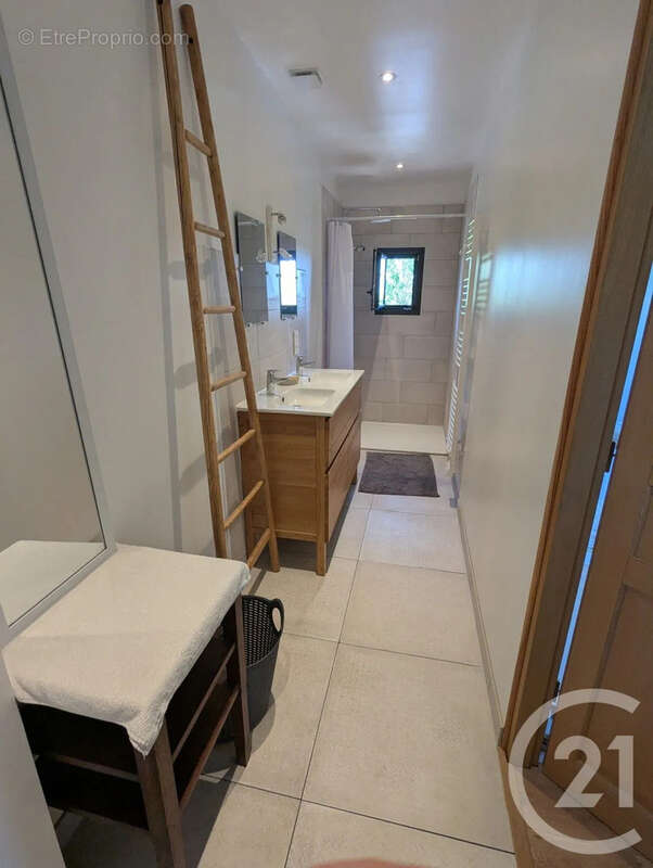 Maison 236 m² à Roquemaure  - photo 9