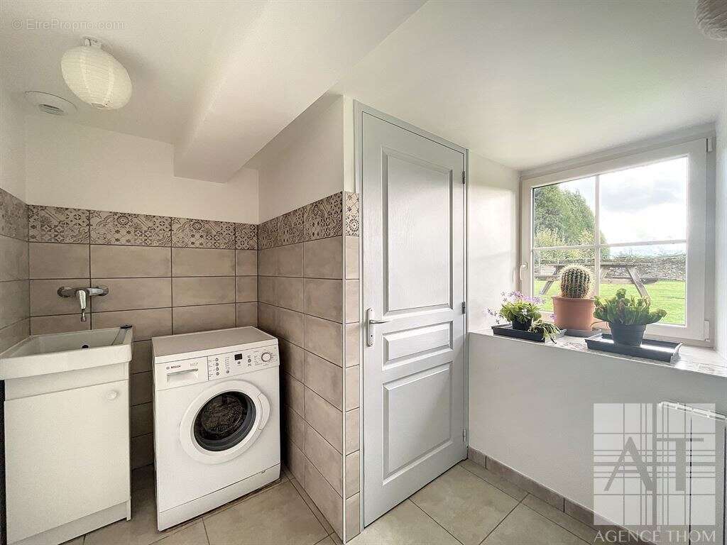 Maison à MONTREUIL-POULAY