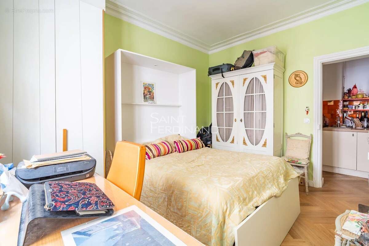 Appartement à PARIS-17E