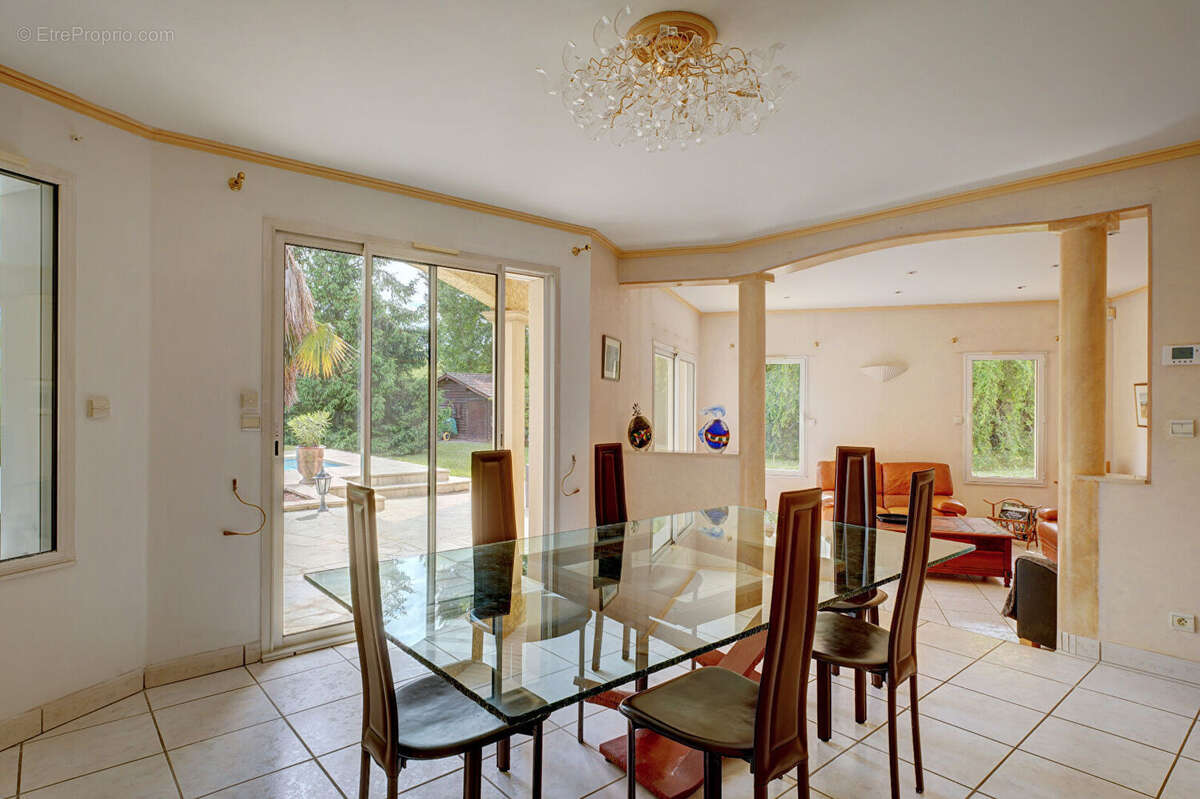 Maison à FONTAINES-SAINT-MARTIN