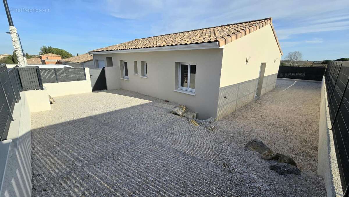 Maison à POUZOLLES