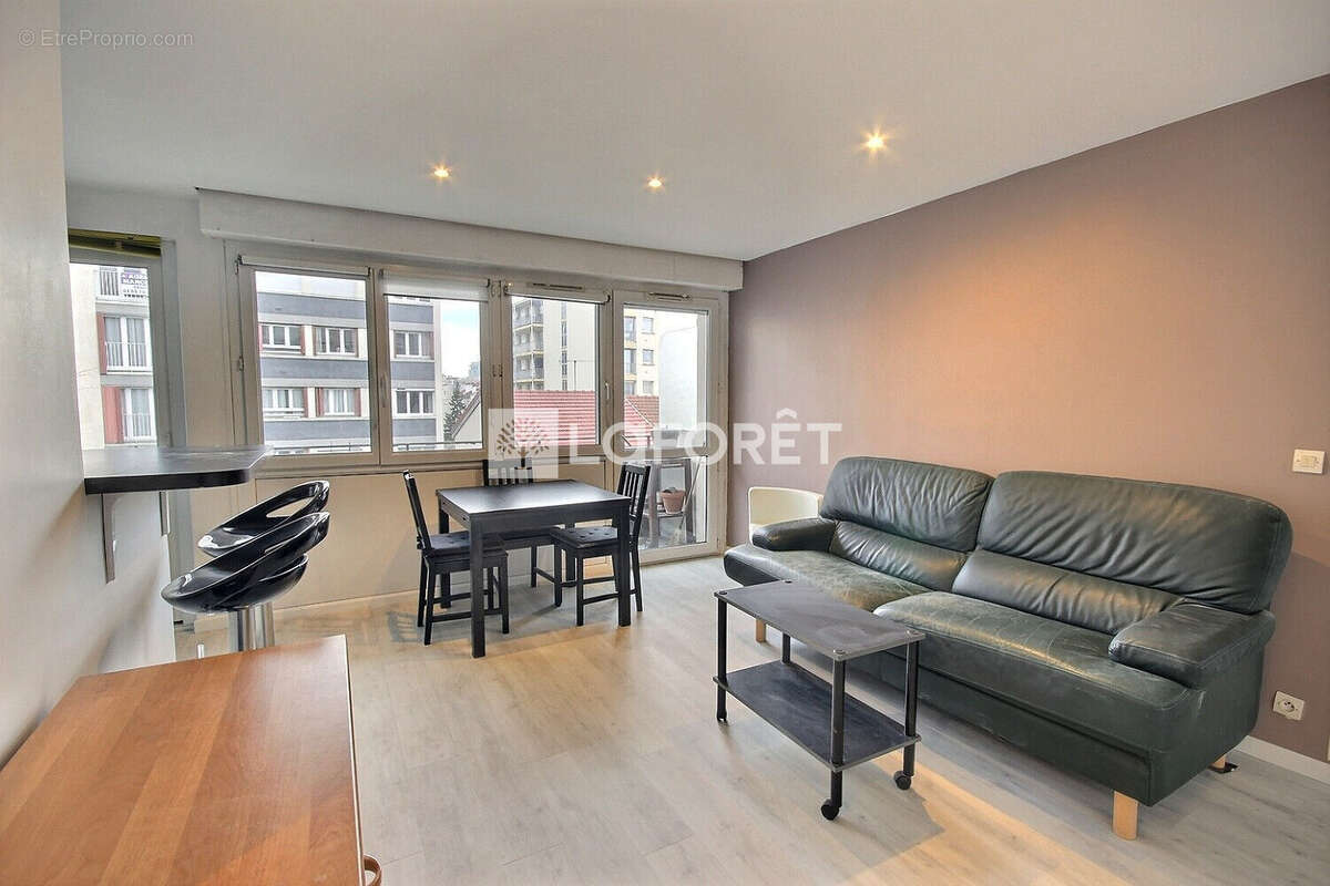Appartement à COURBEVOIE