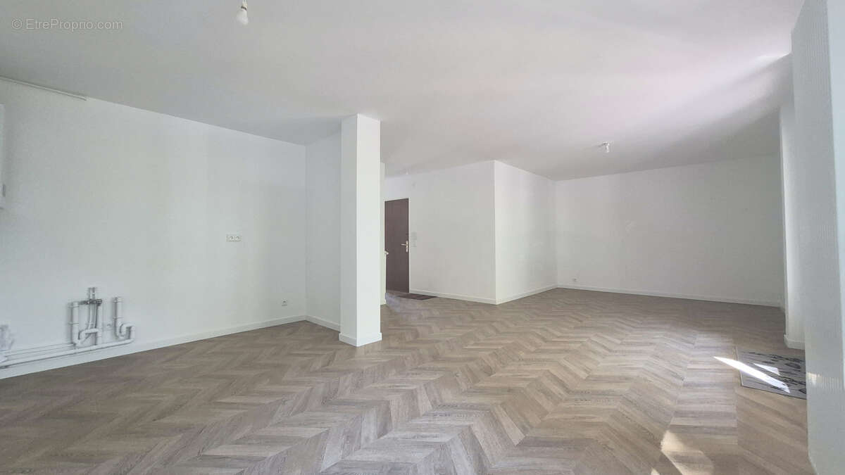 T4 - centre ville venelles - parking - ascenseur - cave - photo 2