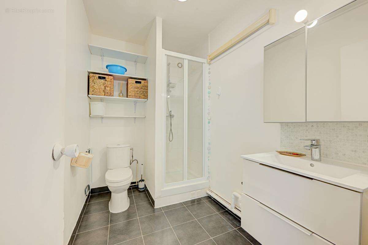 VILLEMOMBLE – À 7 à 8 minutes à pied du RER et du centre-ville, appartement de 27 m² avec cave et place de parking - photo 5