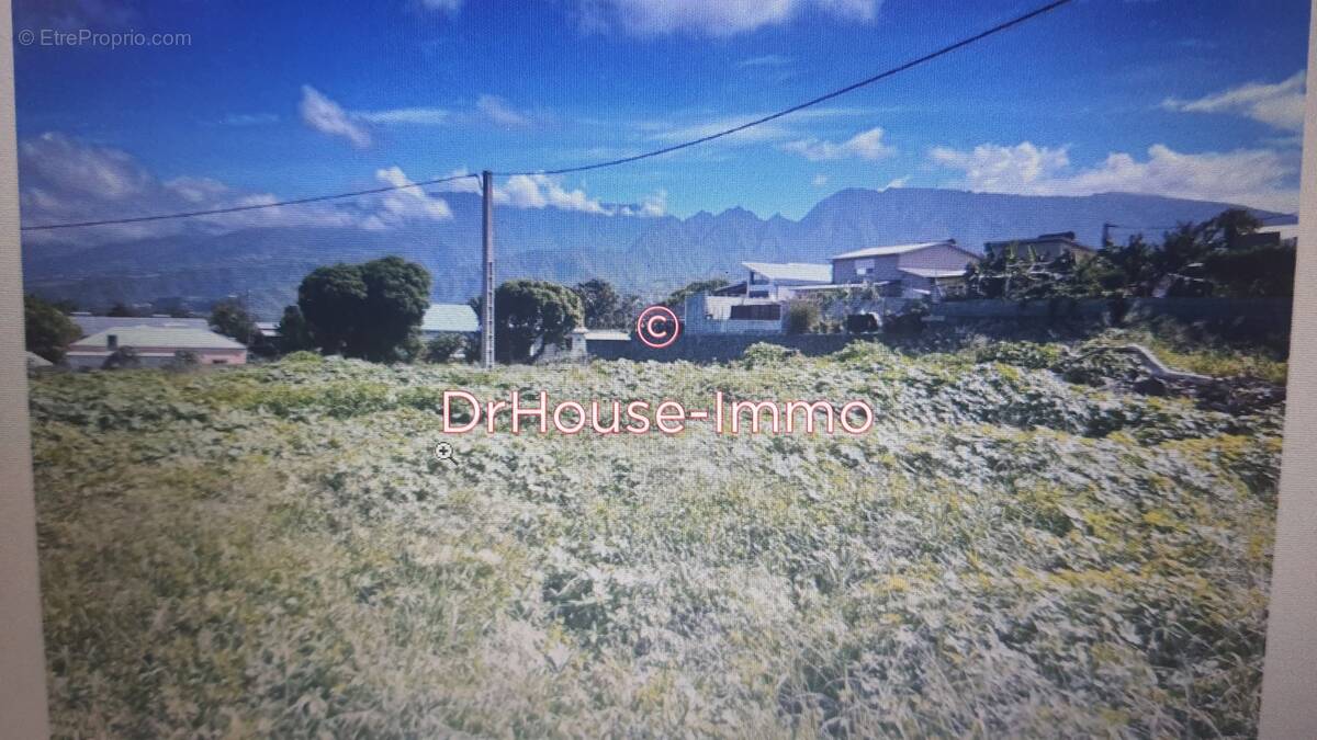 Terrain à LE TAMPON