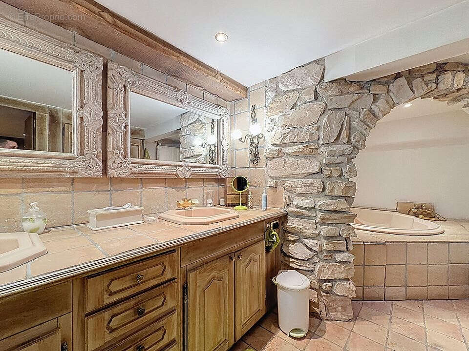 Maison de caractere de 327m2 - photo 6