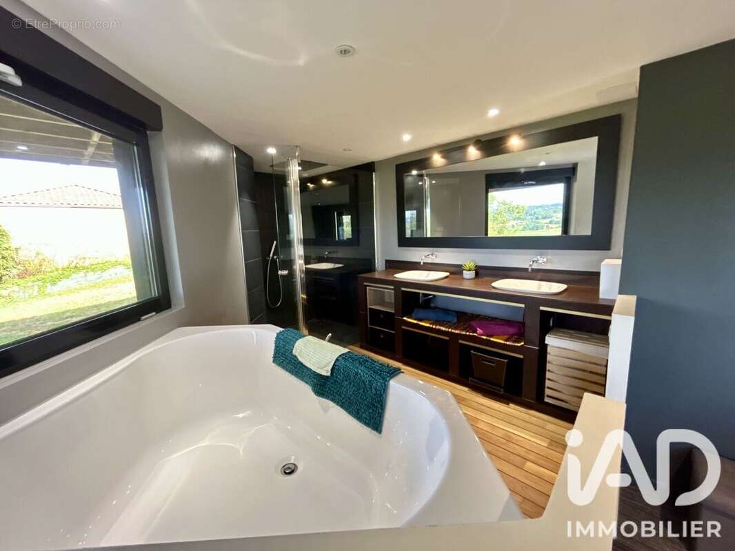 Maison 284 m² à Pimbo  - photo 9