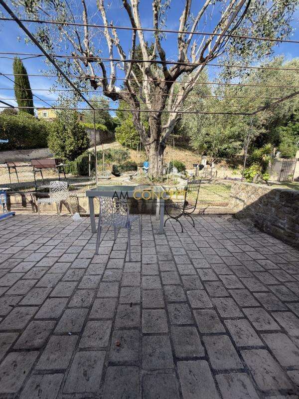 Appartement à CONTES