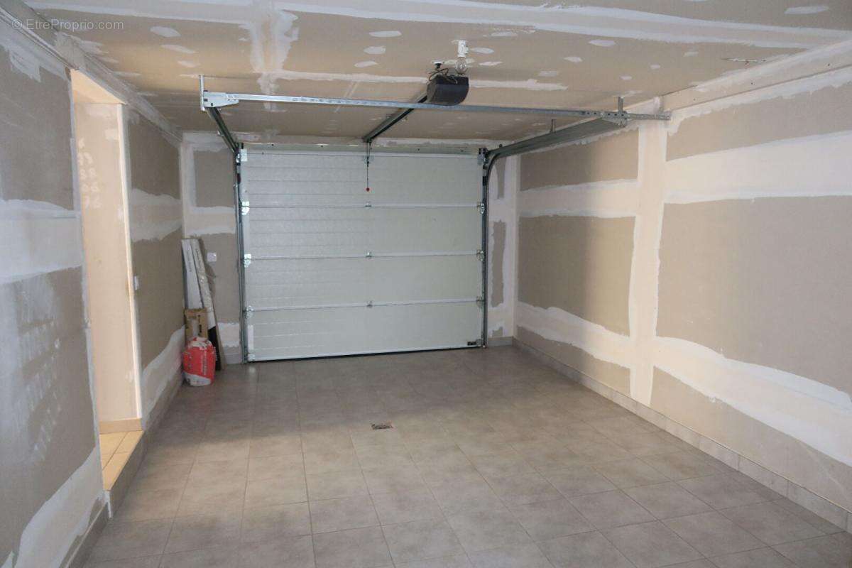 Maison à POUILLEY-LES-VIGNES