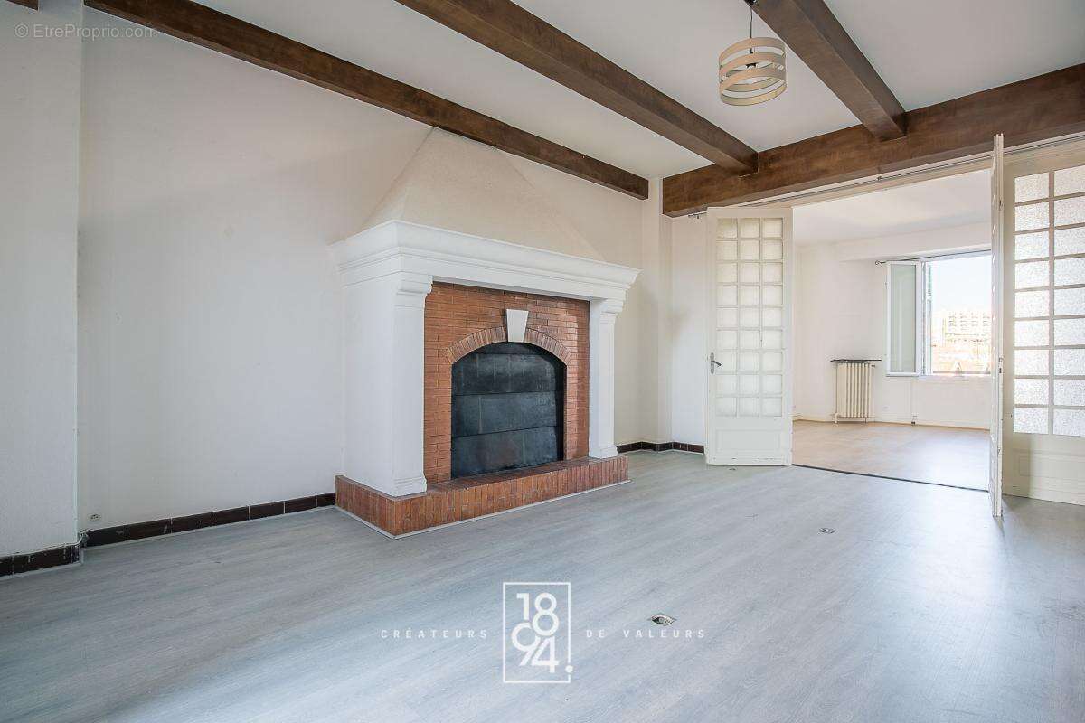 Appartement à MARSEILLE-5E