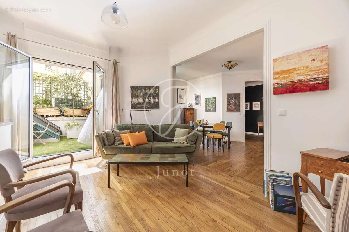 Appartement à PARIS-7E