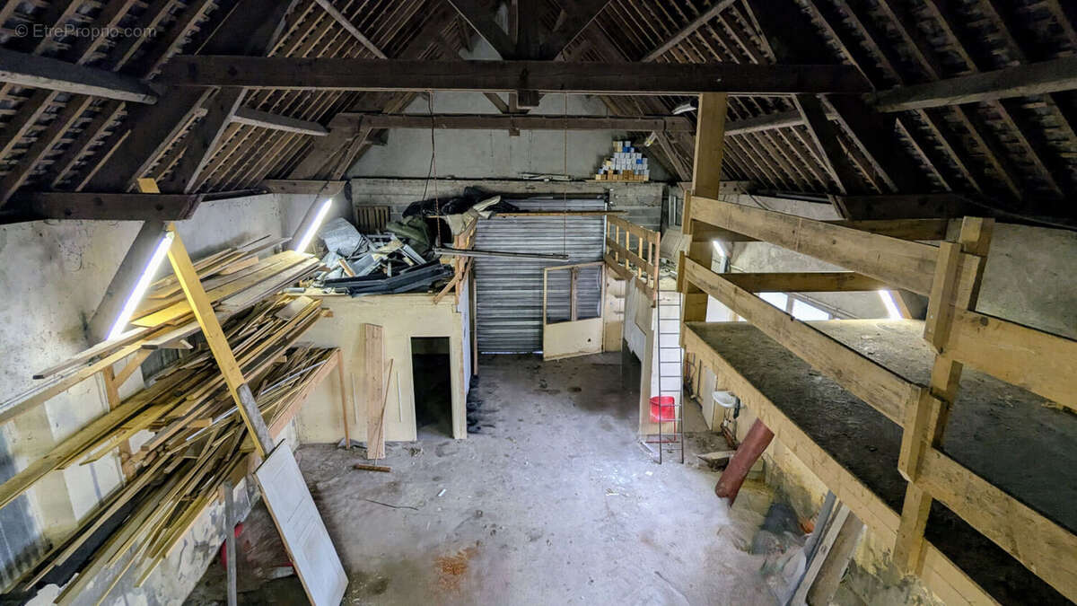 Parking à MONTEBOURG