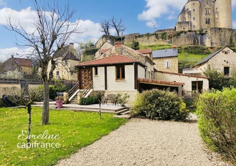 Maison à SALIGNAC-EYVIGUES