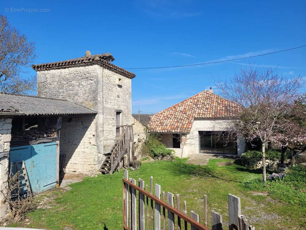 Maison à MONTAIGU-DE-QUERCY