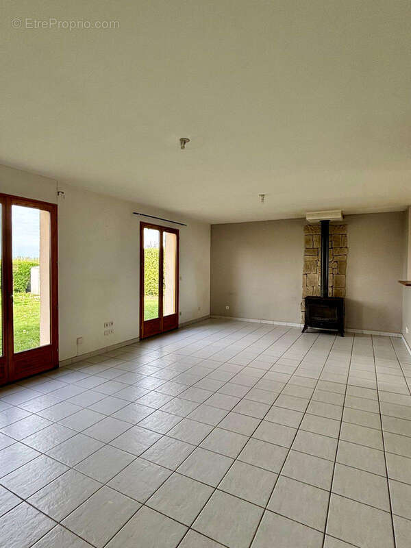Maison traditionnelle de plain-pied, alliant confort et fonctionnalité - photo 2