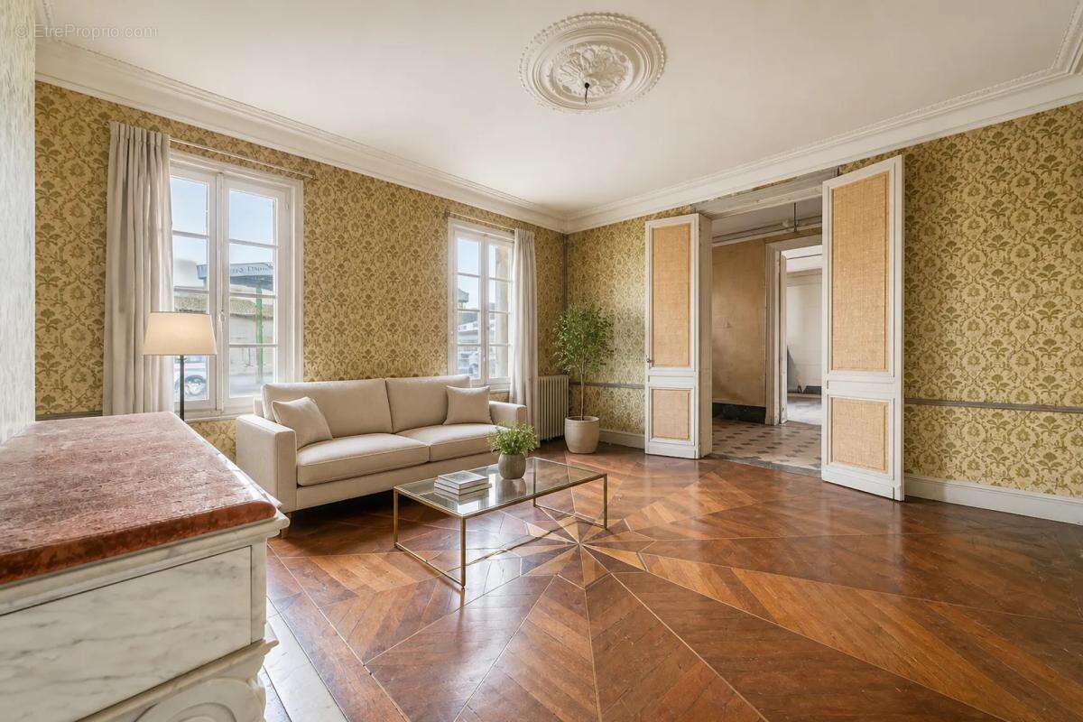 Maison 8 pièces de 400 m2 située à Saint-Médard-de-Guizières - photo 13
