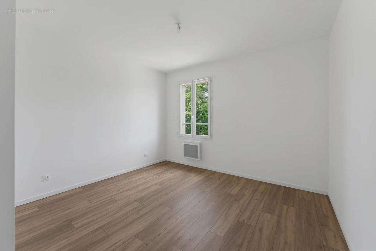 Maison de 4 pièces de 100 m² à Ambarès-et-Lagrave - photo 8