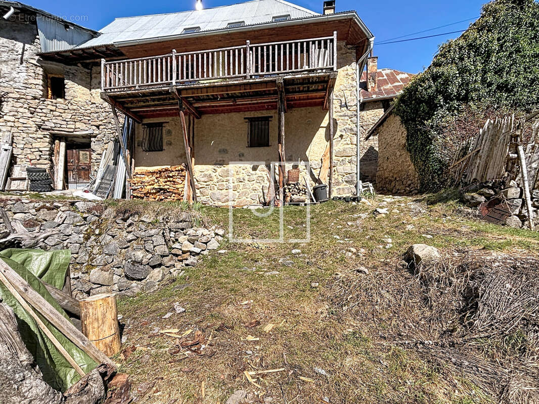 Maison à LE LAUZET-UBAYE