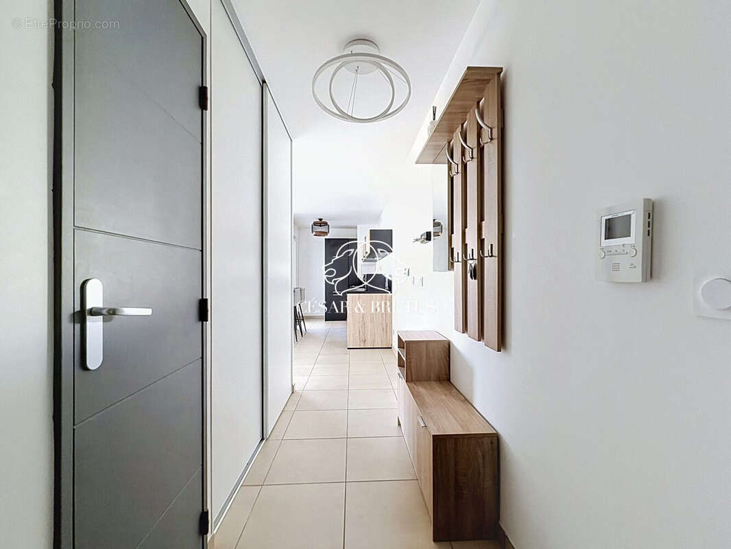 Appartement 63 m² à Bron  - photo 6