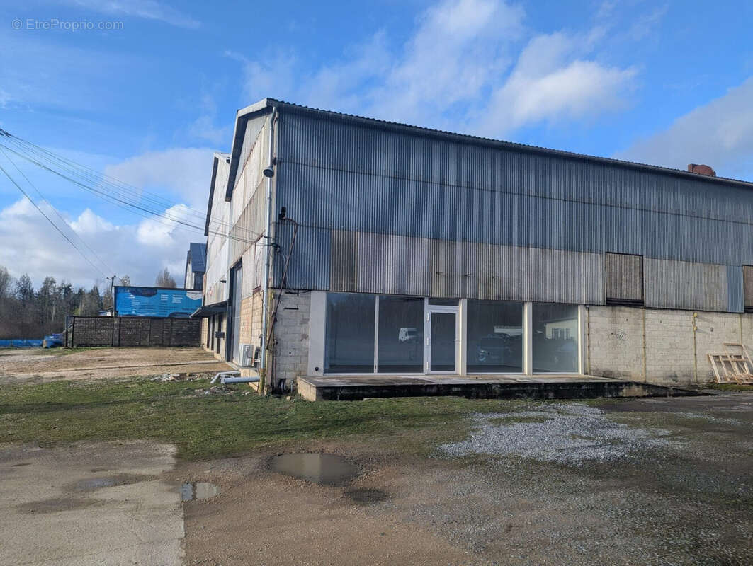 Commerce à WADELINCOURT