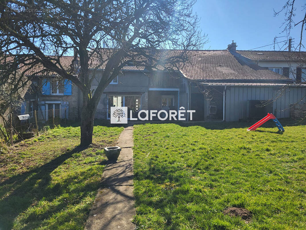 Maison à ATHIENVILLE