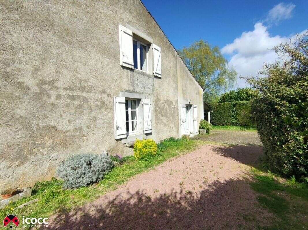 Maison à SAINTE-GEMME-LA-PLAINE