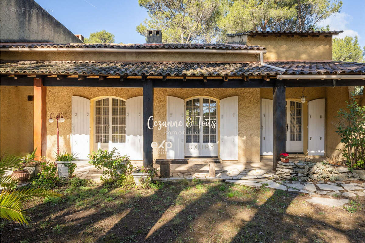 Maison à VENTABREN