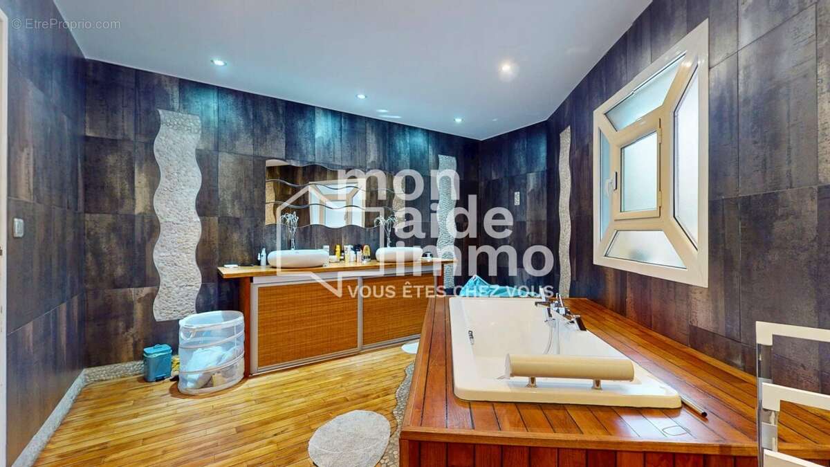 Maison à FARGUES-SAINT-HILAIRE