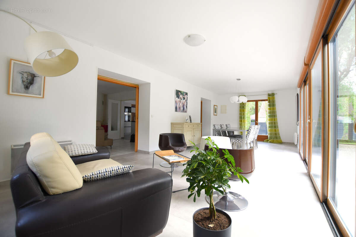 Maison à LES ESSARTS-LE-ROI