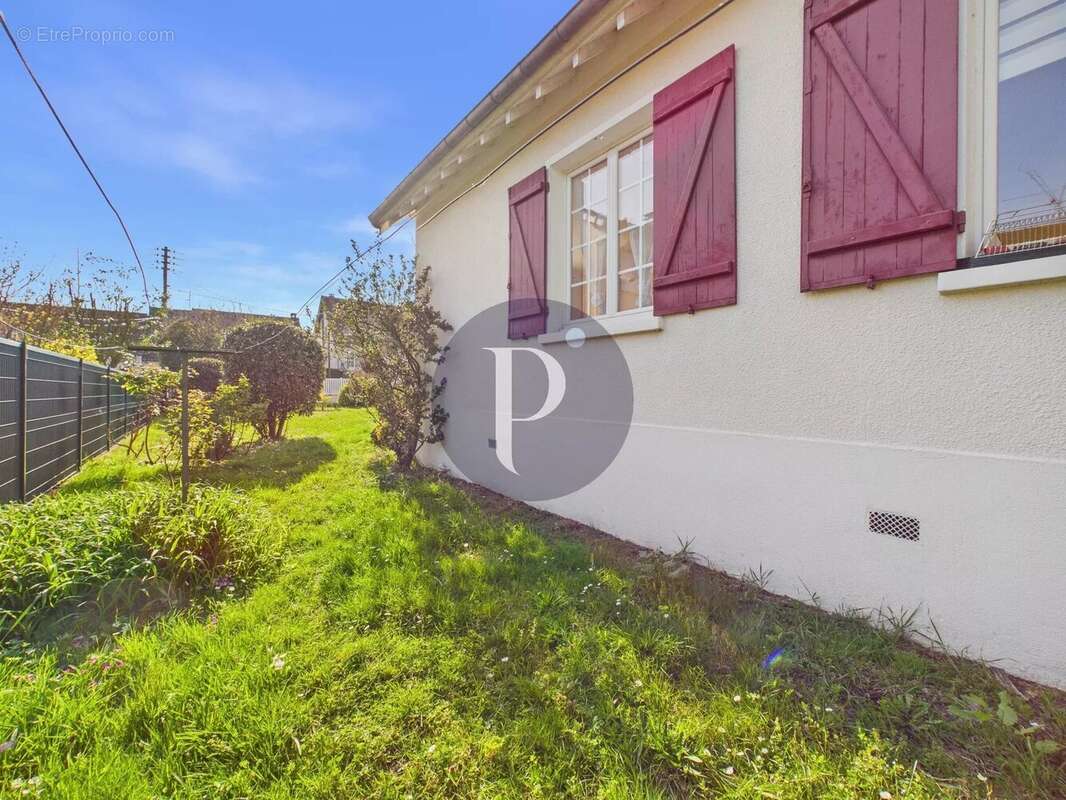 Maison à VERRIERES-LE-BUISSON