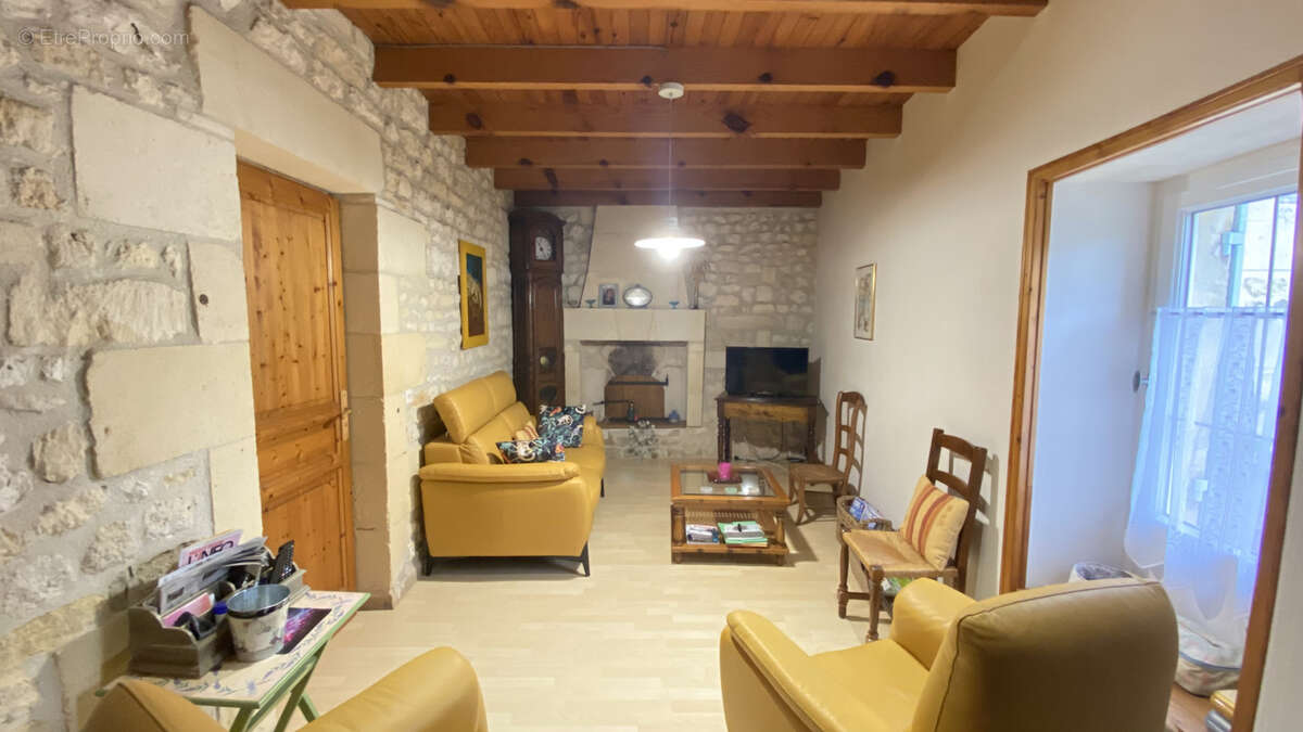 Maison à CHAMPAGNOLLES