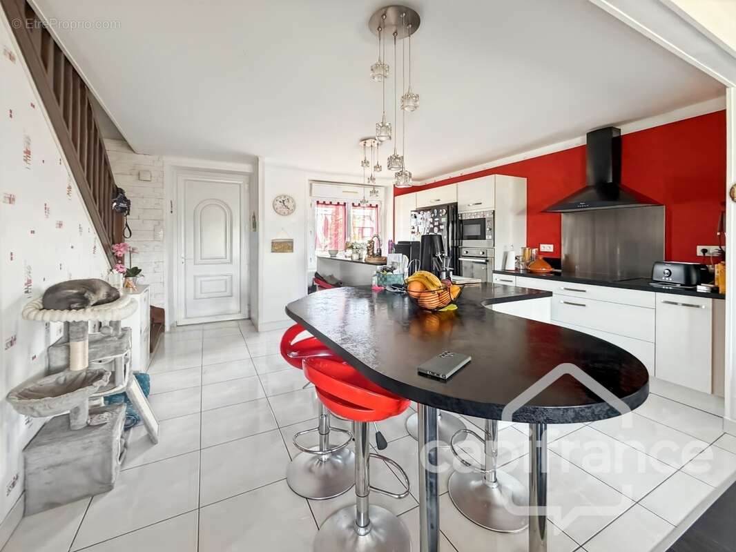 Maison familiale de 158 m² avec sous-sol complet - 5 Chambres - Lannilis 29870 - Proche commerces, écoles- Plage à 10 min - photo 3