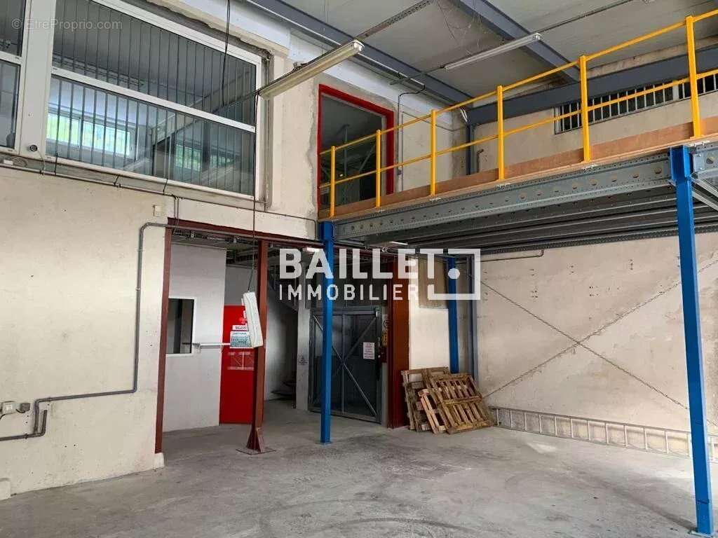 A vendre entrepôt / local 500 m2 zi carros - photo 5
