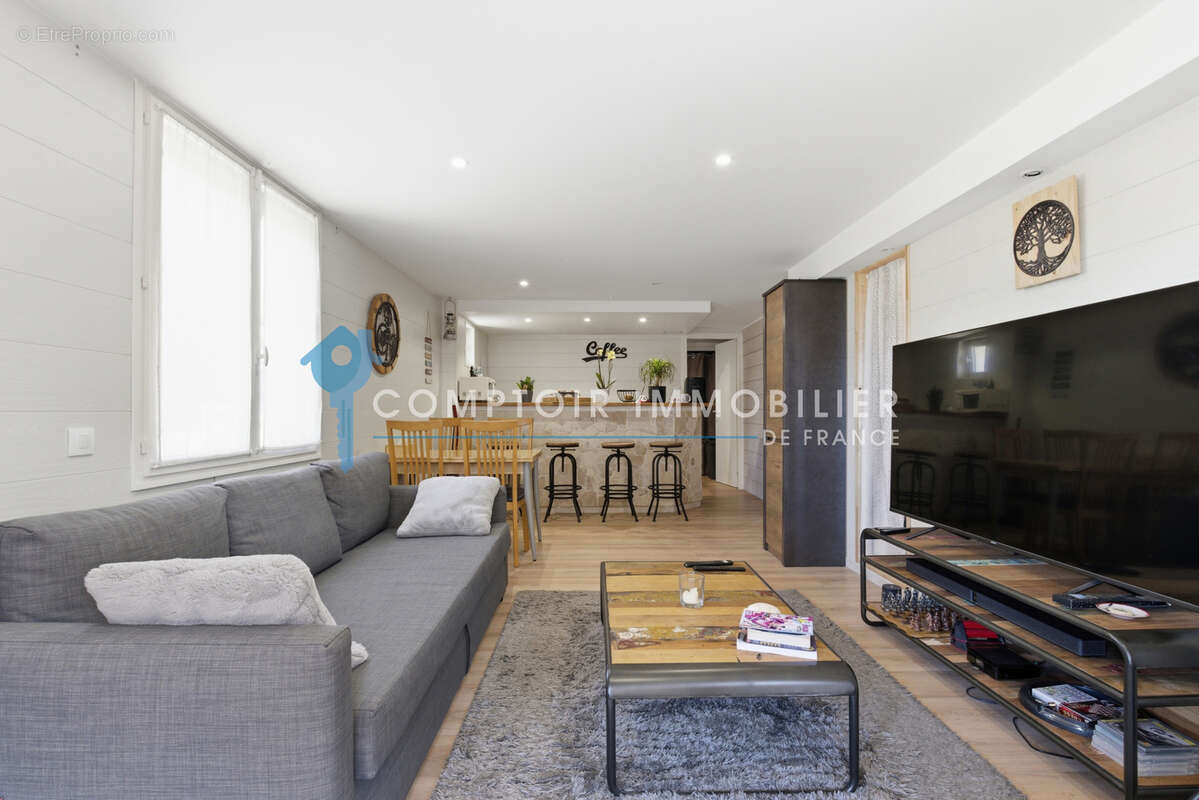 Maison à SAINT-NAZAIRE-LES-EYMES