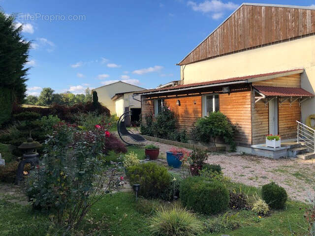 Exceptionnel domaine en bord de rivière sur plus d'un hectare - photo 11