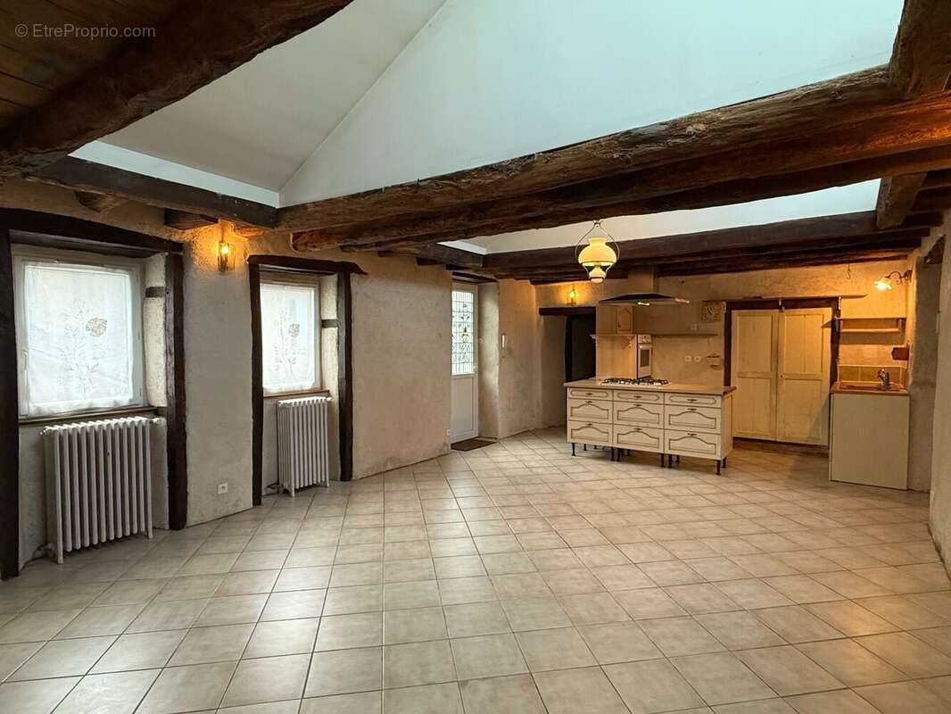 Maison à MONTGIVRAY