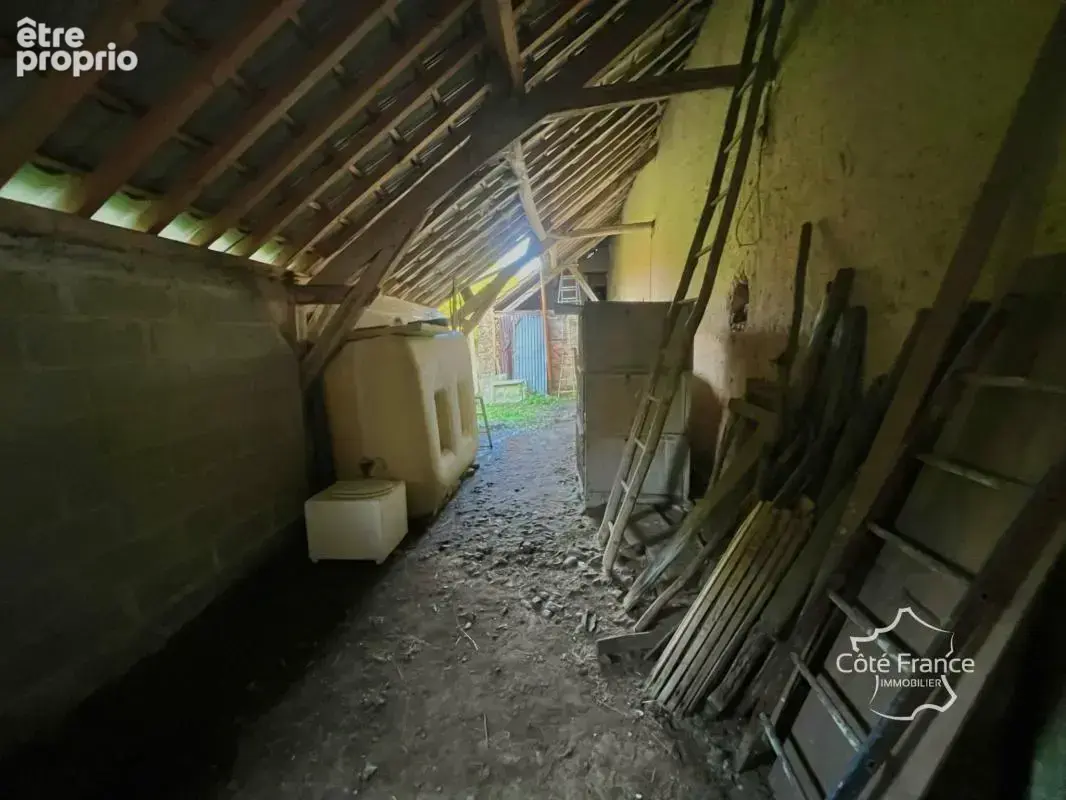 Charmante fermette dotée d'un hangar sur un terrain de 5170m - photo 10