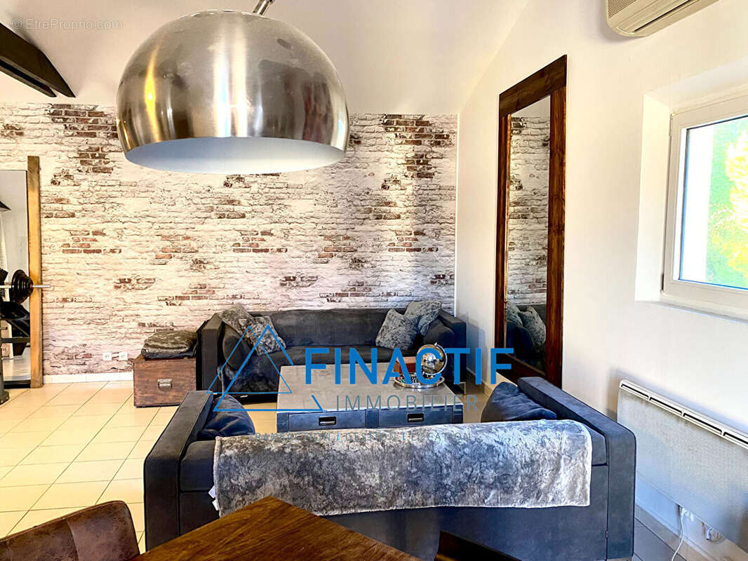 Appartement à EGUILLES