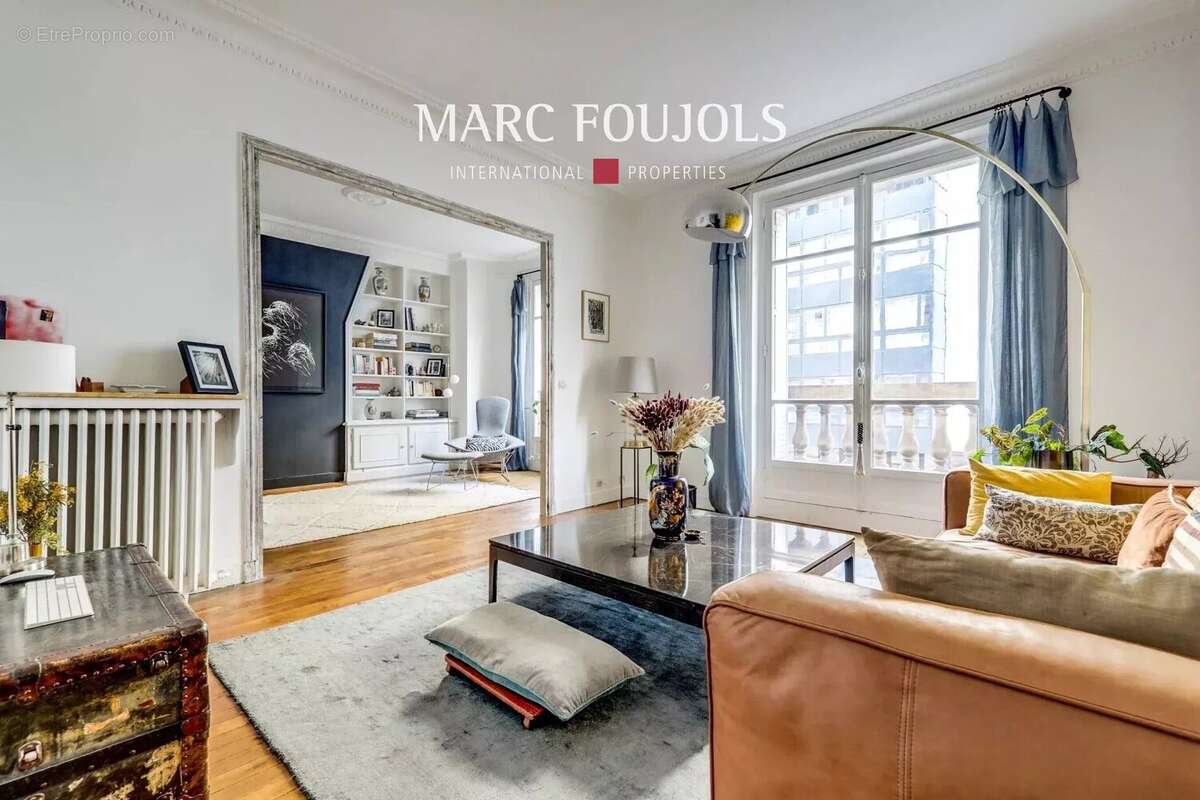 Appartement à PARIS-7E