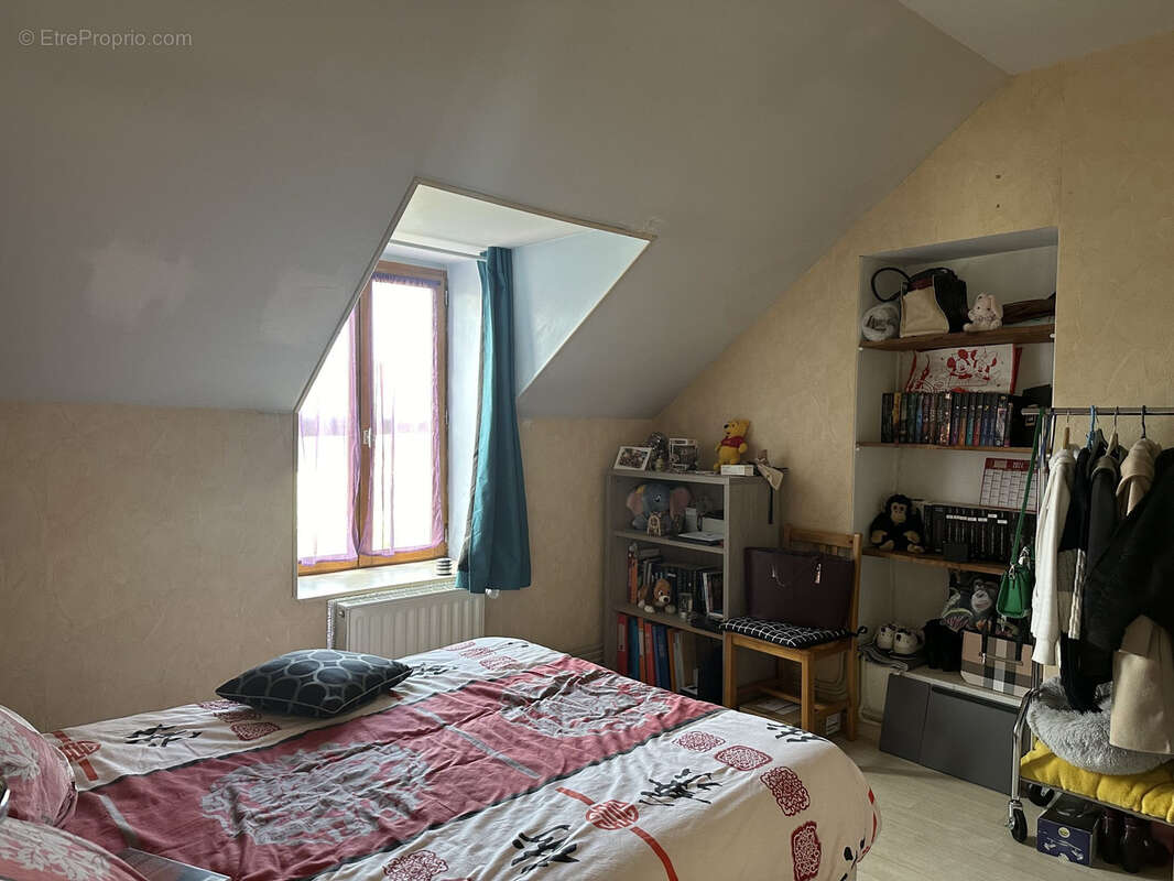 Appartement à AINAY-LE-CHATEAU