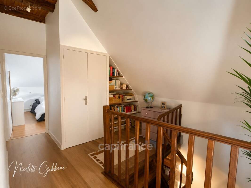 Jolie maison en pierres avec petites dépendances - photo 17