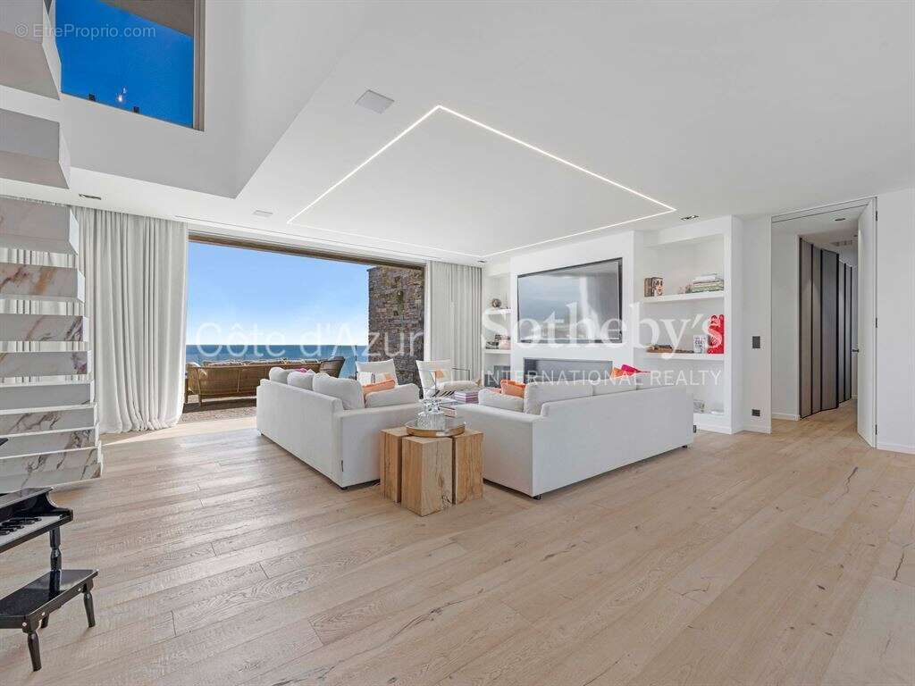 Maison à LES ISSAMBRES