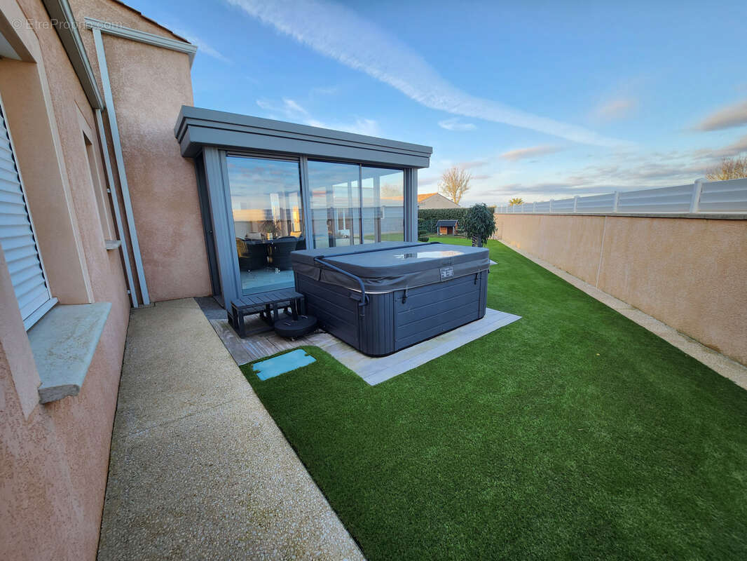 Maison à SAINTE-GEMME-LA-PLAINE