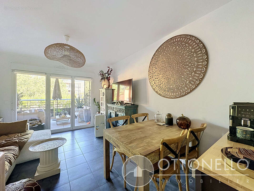 Appartement à ROQUEBRUNE-SUR-ARGENS